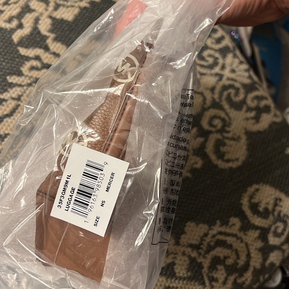 New w/Tags & Dust bag Michael Kors Mercer Small Logo Embossed Leather Bucket Bag - Picture 8 of 9